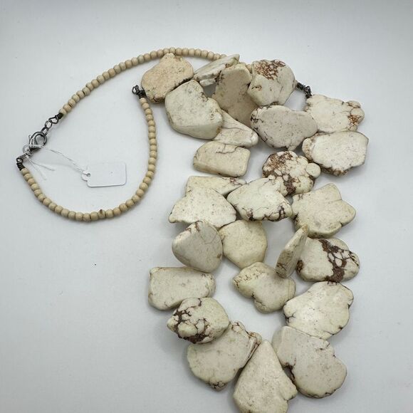 26" of all Howlite, statement necklace with silver tone hardware! - Picture 12 of 13